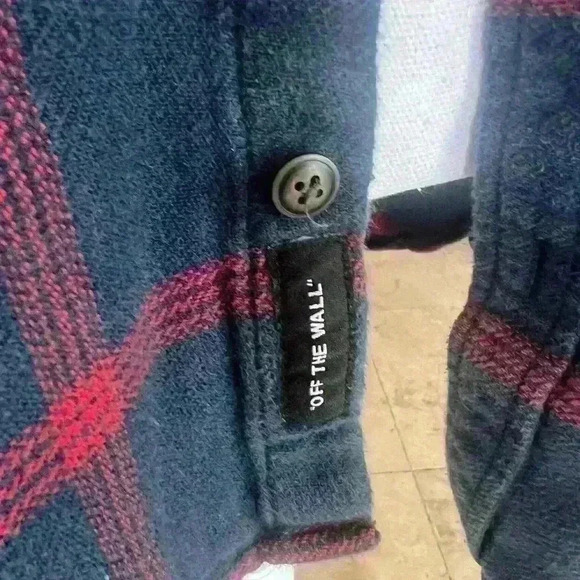 Vans men’s shirt. Long sleeve button down Large Tailored Fit. 100% cotton fabric - Picture 9 of 12